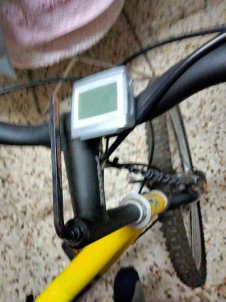 Bicicleta de Montaña Azul y Amarilla