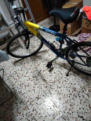 Bicicleta de Montaña Azul y Amarilla