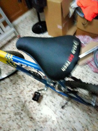 Bicicleta de Montaña Azul y Amarilla