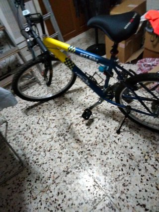 Bicicleta de Montaña Azul y Amarilla