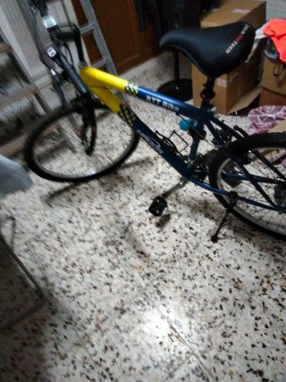 Bicicleta de Montaña Azul y Amarilla