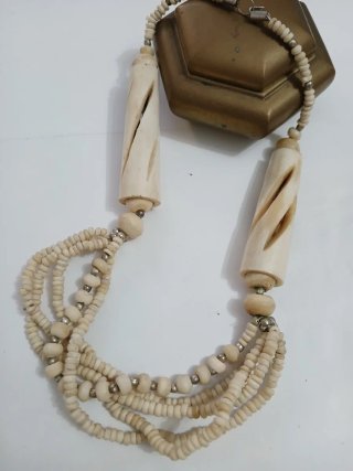 Collana vintage osso intagliato