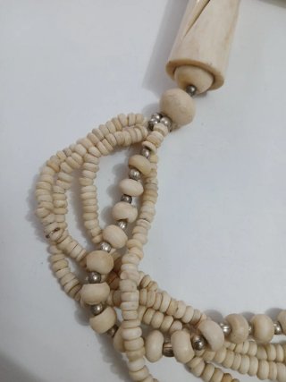 Collana vintage osso intagliato
