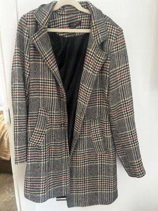 Chaqueta de cuadros gris y roja