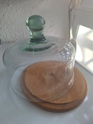 Quesera de cristal y madera