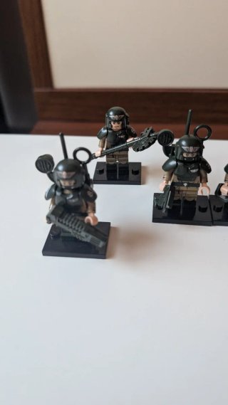6 Figure Warhammer 40K compatibili con LEGO