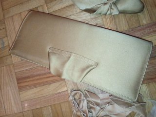 Zapatos Bolso Tocado Pilar Burgos Oro regalo funda