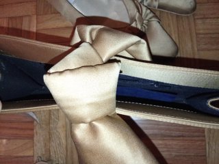 Zapatos Bolso Tocado Pilar Burgos Oro regalo funda