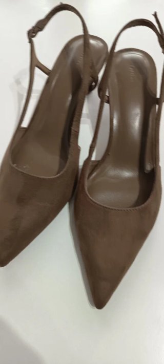 Zapatos de tacón bajo de serraje