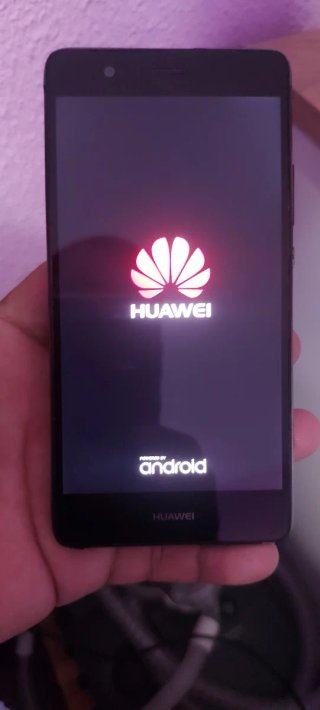2 Teléfonos Huawei y Motorola Negros 60 por los 2