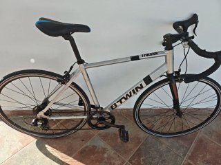 Bicicleta Carretera TRIBAN Plata.