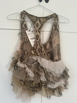 Top Zara volantes estampado serpiente Talla S