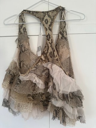 Top Zara volantes estampado serpiente Talla S