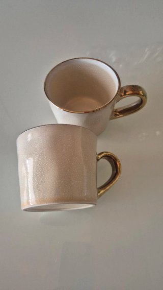 Tazze grandi beige e oro in ceramica