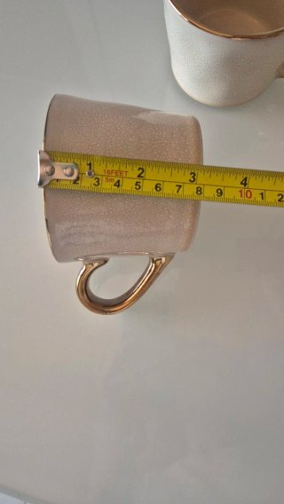Tazze grandi beige e oro in ceramica