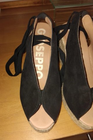 Sandalias cuña Giossepo negras