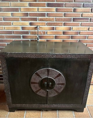 Mueble aparador con bonitos detalles ornamentales