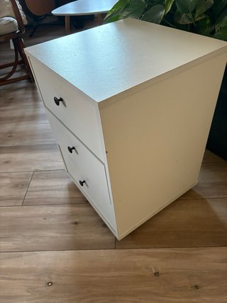 Cajonera blanca de madera