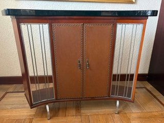 Mueble Bar Madera y Metal con Taburetes