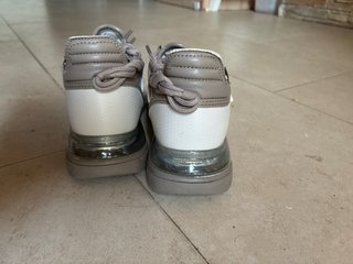 Zapatillas DKNY Beige/Blanco