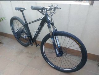 Bicicleta de Muntanya BTT marca Cube