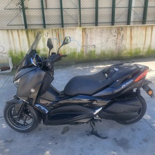 Yamaha XMAX300 Negra - Maxi Scooter Automática