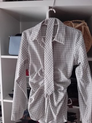 Preciosa camisa y prenda extra