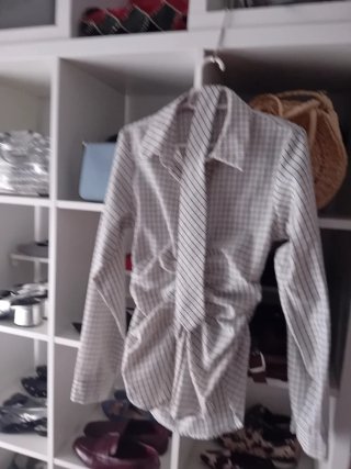 Preciosa camisa y prenda extra