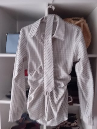 Preciosa camisa y prenda extra