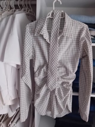 Preciosa camisa y prenda extra