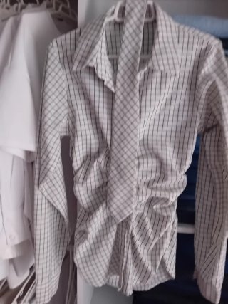 Preciosa camisa y prenda extra