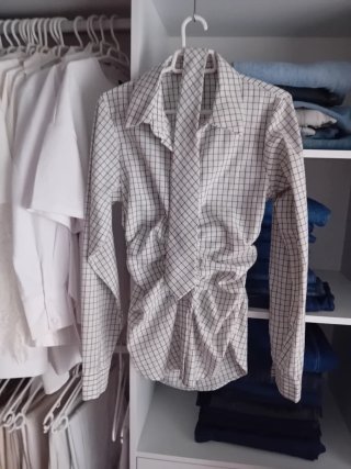 Preciosa camisa y prenda extra