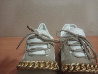 Zapatillas deportivas mujer con cadena dorada