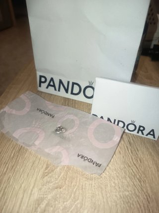 Charm Pandora original con etiqueta