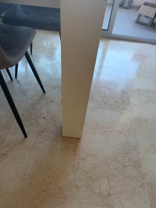 Muebles de comedor, mesa, sillas, cómoda, mesita