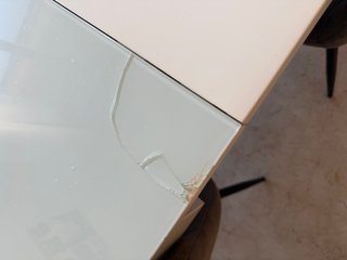 Muebles de comedor, mesa, sillas, cómoda, mesita