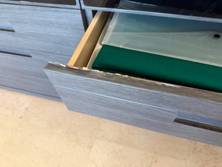 Muebles de comedor, mesa, sillas, cómoda, mesita