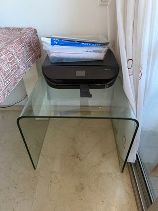 Muebles de comedor, mesa, sillas, cómoda, mesita