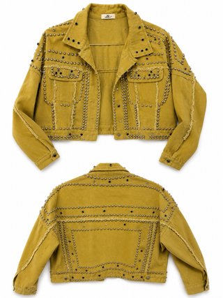 Chaqueta tejana mostaza con tachuelas