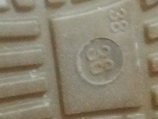 Zapatillas Beige y Doradas con Cadena