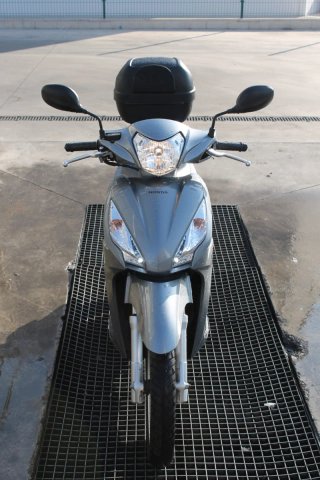 Honda Vision 110 (Etiqueta C) + Extras de regalo