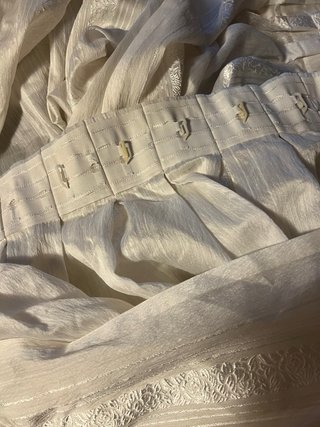Tenda bianca da interno in tessuto