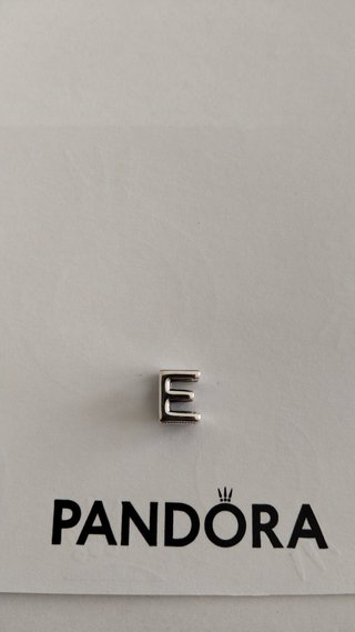 Charm Letra E de Pandora
