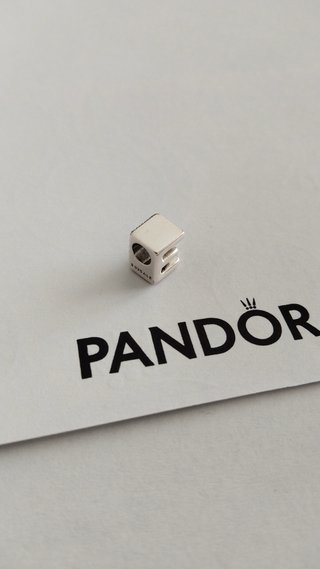 Charm Letra E de Pandora