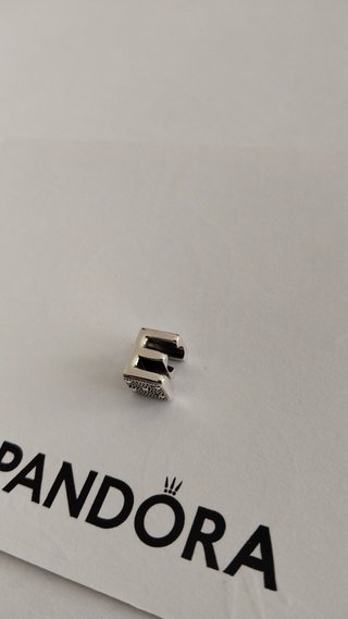 Charm Letra E de Pandora