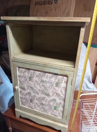 Armario de cocina de madera con mesita auxiliar