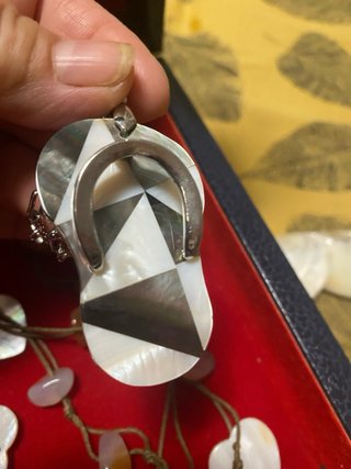 Collezione di bijoux con madreperla e pietre