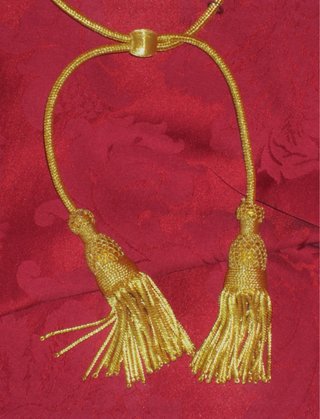 Antiguo cordón con borlas oro