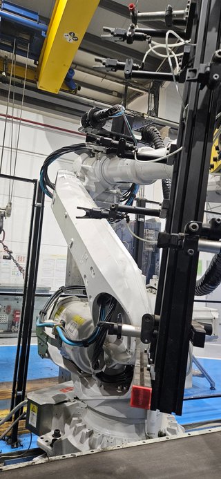 Robot antropomórfico ABB 6 ejes 2019