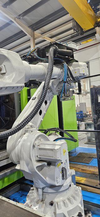 Robot antropomórfico ABB 6 ejes 2019